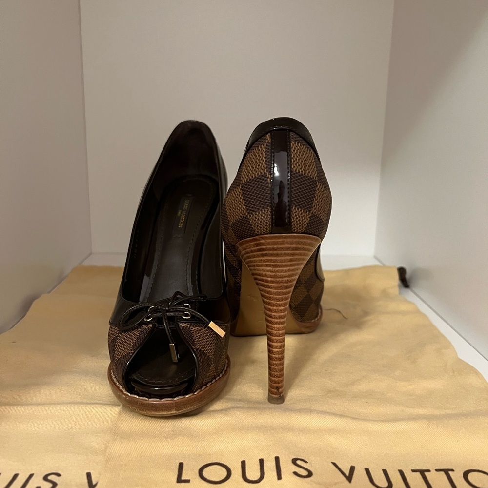 Lv peep toe heel